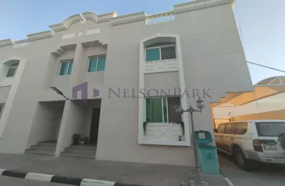 مجمع سكني - 6 غرف نوم - 5 حمامات للايجار في سوق الغرافة - الغرافة - الدوحة