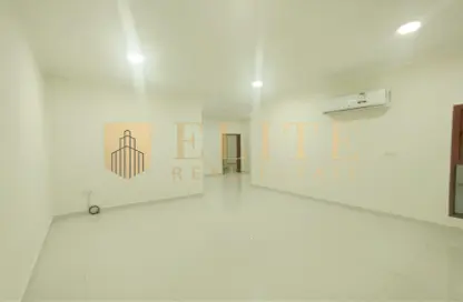 Apartment - 3 Bedrooms - 3 Bathrooms for rent in Abu Talha Street - Fereej Bin Omran - Doha
