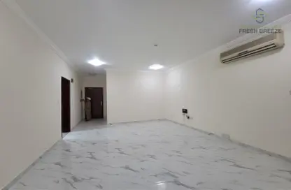 Apartment - 2 Bedrooms - 2 Bathrooms for rent in Umm Ghuwailina 4 - Umm Ghuwailina - Doha