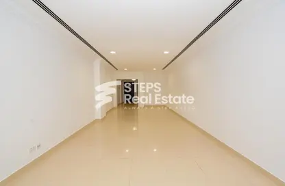 Empty Room image for: Apartment - 2 Bedrooms - 2 Bathrooms for rent in Anas Street - Fereej Bin Mahmoud North - Fereej Bin Mahmoud - Doha, Image 1