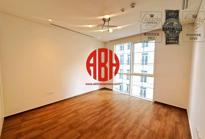 982613 - Property Image 2