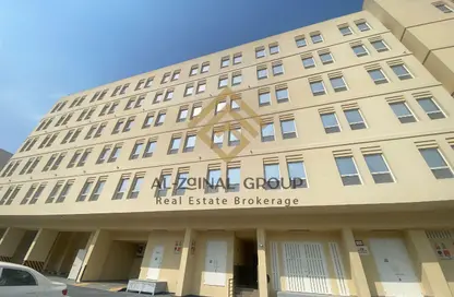 شقة - 2 غرف نوم - 2 حمامات للايجار في الوعب - الدوحة