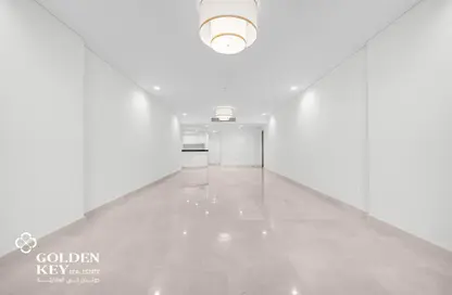 Apartment - 3 Bedrooms - 4 Bathrooms for rent in Viva West - Viva Bahriyah - The Pearl Island - Doha