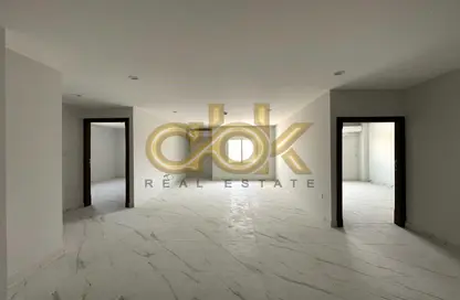 بناية كاملة - 8 غرف نوم - 8 حمامات للبيع في الوكرة - الوكرة - الوكرة