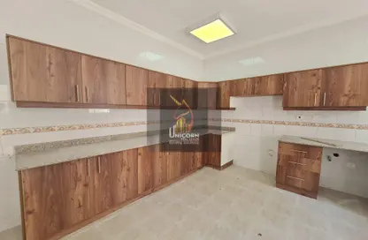 مجمع سكني - 5 غرف نوم - 6 حمامات للايجار في الريان القديمة - الريان - الدوحة