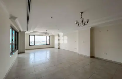 Empty Room image for: Apartment - 2 Bedrooms - 2 Bathrooms for rent in Burj Eleganté - Porto Arabia - The Pearl Island - Doha, Image 1
