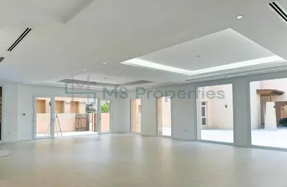 Villa - 4 Bedrooms - 5 Bathrooms for rent in West Bay Lagoon Villas - West Bay Lagoon - West Bay Lagoon - Doha