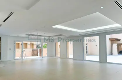 Villa - 4 Bedrooms - 5 Bathrooms for rent in West Bay Lagoon Villas - West Bay Lagoon - West Bay Lagoon - Doha