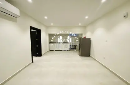 Apartment - 1 Bedroom - 1 Bathroom for rent in Umm Ghuwalina - Umm Ghuwailina - Doha