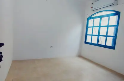 Compound - Studio - 1 Bathroom for rent in Umm Ghuwailina - Doha