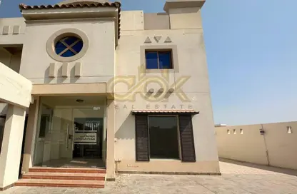 فيلا - استوديو - 4 حمامات للايجار في شارع النعيجة - النعيجة - الدوحة