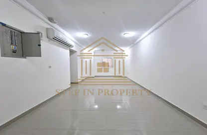 Apartment - 2 Bedrooms - 1 Bathroom for rent in Musheireb Apartments - Musheireb - Doha