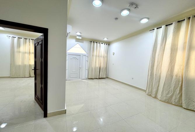 940077 - Property Image 3