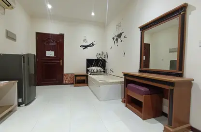 Apartment - Studio - 1 Bathroom for rent in Banks street - Musheireb - Doha