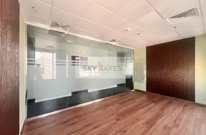 مساحات مكتبية - استوديو - 2 حمامات للايجار في برج المنا - الطريق الدائري الثالث - السد - الدوحة