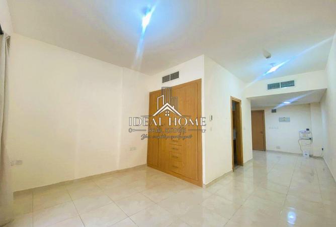 925543 - Property Image 2