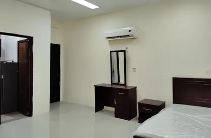 Villa - 1 Bathroom for rent in Al Thumama - Doha