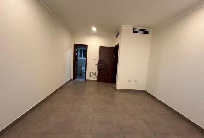 952405 - Property Image 2
