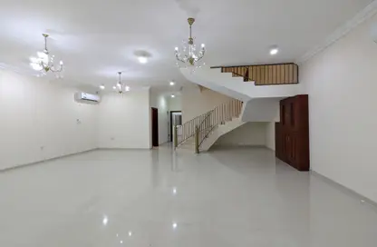 Villa - 5 Bedrooms - 6 Bathrooms for rent in Al Nuaija Street - Al Nuaija - Doha