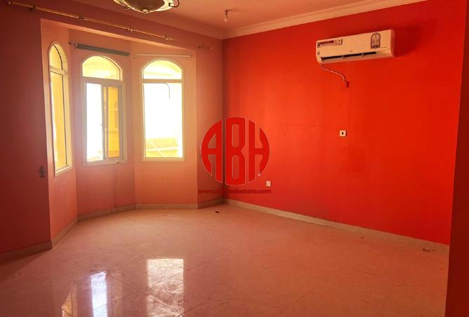 مجمع سكني - 5 غرف نوم - 5 حمامات للايجار في فلل عين خالد - عين خالد - الدوحة