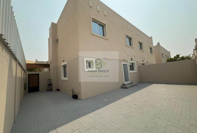 944711 - Property Image 3