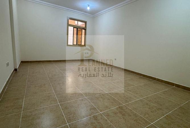 989037 - Property Image 2