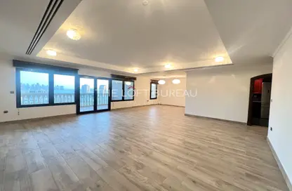 Apartment - 2 Bedrooms - 3 Bathrooms for rent in East Porto Drive - Porto Arabia - The Pearl Island - Doha