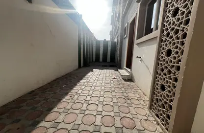 Apartment - 5 Bedrooms - 5 Bathrooms for rent in Bu Hamour Street - Abu Hamour - Doha