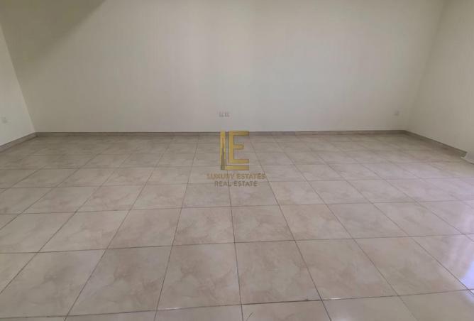 909707 - Property Image 2