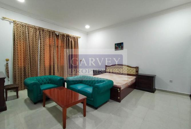 975352 - Property Image 2