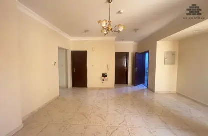 Apartment - 2 Bedrooms - 2 Bathrooms for rent in Muntazah 35 - Al Muntazah - Doha