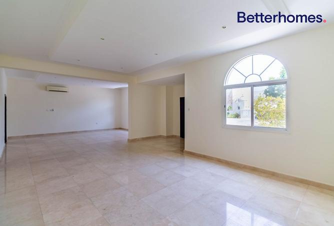 927145 - Property Image 2