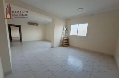 Apartment - 2 Bedrooms - 3 Bathrooms for rent in Umm Ghwailina Comm - Umm Ghuwalina - Umm Ghuwailina - Doha