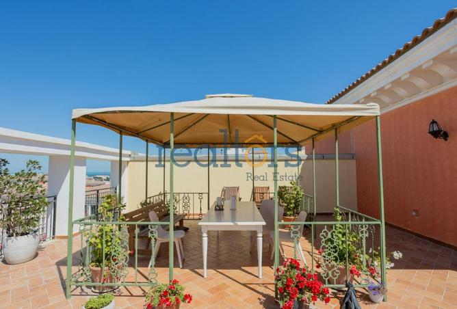 956227 - Property Image 2