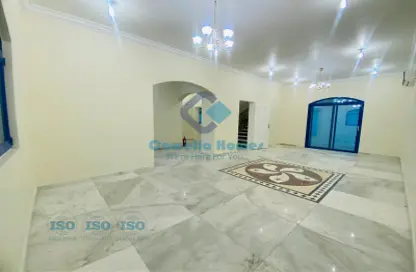 فيلا - 5 غرف نوم - 4 حمامات للايجار في شارع النعيجة - غرب الهلال - الهلال - الدوحة