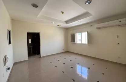 Apartment - 2 Bedrooms - 2 Bathrooms for rent in Al Nasr Street - Al Nasr - Doha