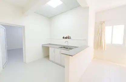 Apartment - 1 Bedroom - 1 Bathroom for rent in Al Faisal Tower - Al Dafna - Al Dafna - Doha