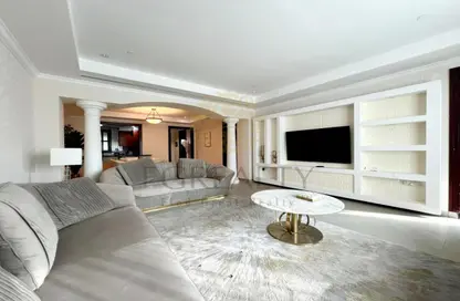 Penthouse - 2 Bedrooms - 2 Bathrooms for sale in East Porto Drive - Porto Arabia - The Pearl Island - Doha