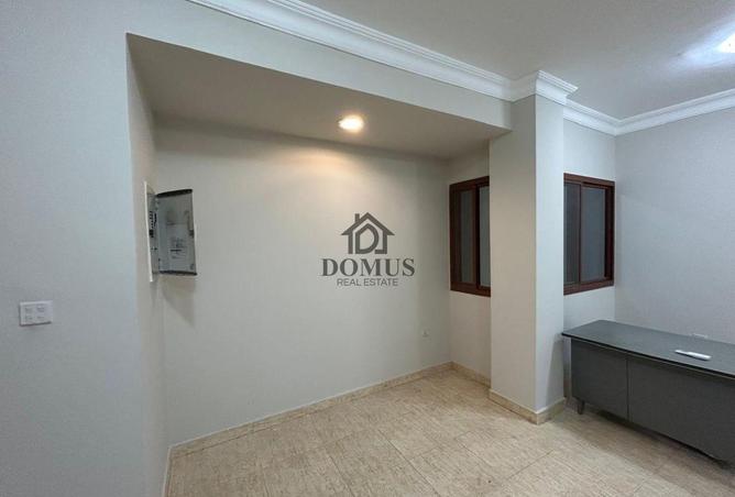932111 - Property Image 2
