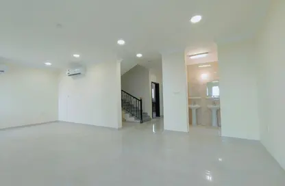 Villa - 6 Bedrooms - 4 Bathrooms for rent in Al Kheesa - Al Kheesa - Umm Salal Mohammed