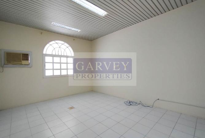 967129 - Property Image 3