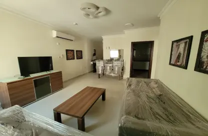 Apartment - 2 Bedrooms - 2 Bathrooms for rent in Umm Ghwailina Comm - Umm Ghuwalina - Umm Ghuwailina - Doha