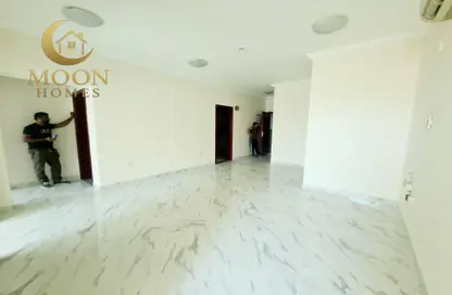 Apartment - 2 Bedrooms - 2 Bathrooms for rent in Umm Ghwailina Comm - Umm Ghuwalina - Umm Ghuwailina - Doha