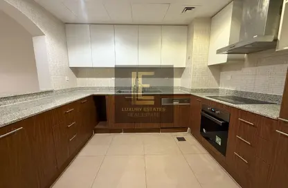 Apartment - 1 Bedroom - 2 Bathrooms for rent in Tower 25 - Porto Arabia - The Pearl Island - Doha