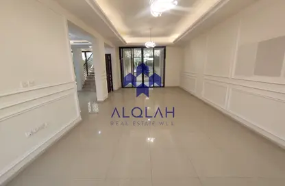 مجمع سكني - 4 غرف نوم - 5 حمامات للايجار في الهلال - الهلال - الدوحة