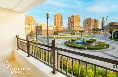 Apartment - 2 Bedrooms - 4 Bathrooms for rent in Abraj Bay - Abraj Quartiers - The Pearl Island - Doha