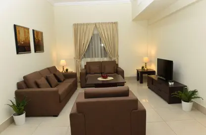 Living Room image for: Apartment - 2 Bedrooms - 2 Bathrooms for rent in Anas Street - Fereej Bin Mahmoud North - Fereej Bin Mahmoud - Doha, Image 1