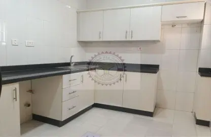 صورة لـ مطبخ شقة - 2 غرف نوم - 2 حمامات للايجار في شارع المطار القديم - طريق المطار القديم - الدوحة ، صورة رقم 1