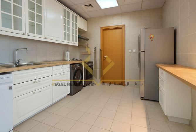 989627 - Property Image 3