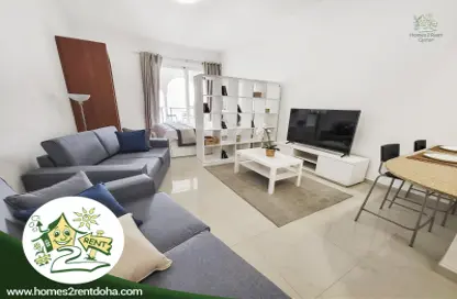 Living / Dining Room image for: Apartment - 1 Bathroom for rent in Tower 29 - Viva Bahriyah - The Pearl Island - Doha, Image 1